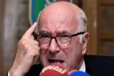 Tavecchio Malah Tunjuk...
