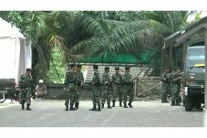 Pasukan TNI Bersenjata...