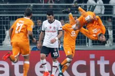 Besiktas Pastikan Lolos...