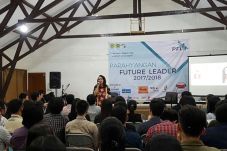 Ketua Kowani Berbagi...