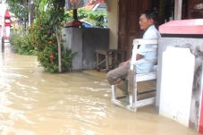 Kebanjiran, Warga Kendal...