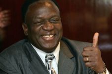 Mnangagwa Dilantik Sebagai...