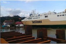 Lepas Kendali, Kapal...