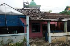 Diterjang Puting Beliung,...