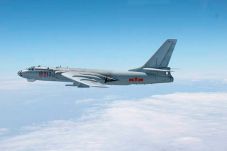 Pesawat Pembom H-6K...