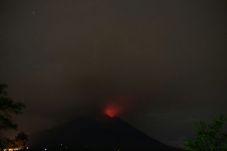 Gunung Agung Meletus,...