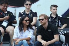 Pangeran Harry Beri...