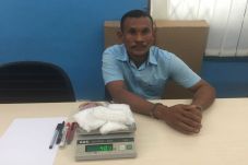 Simpan Sabu-Sabu dalam...