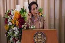 Suu-kyi Diganjar Penghargaan...