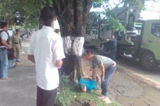 Dua Perampok Bersenjata...