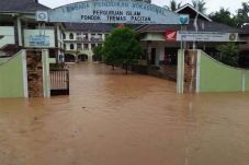Hujan Deras sejak Senin,...