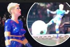 Waduh, Katy Perry Tendang...