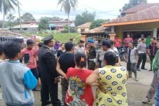 Protes Pembangunan Menara...