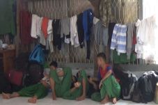 Cuaca Buruk, Ratusan...