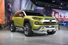 Toyota Resmi Pamer Mobil...
