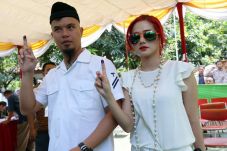 Jenguk Ahmad Dhani,...