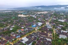 Pacitan Lumpuh Total,...