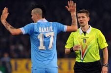 Ini Sosok Wasit Pemimpin...