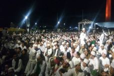 Gubernur Anies Hadiri...