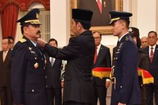 Jokowi Serahkan Nama...