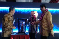 Asyik, Barbie Berbatik...
