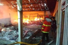 Kawasan Royal Terbakar,...