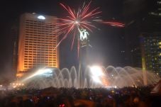 Malam Pergantian Tahun,...