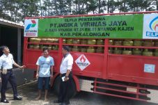 Warga Keluhkan Kelangkaan...