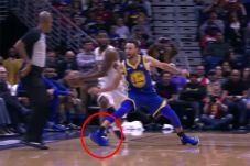 Stephen Curry Jadi Tumbal...