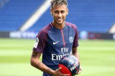 Neymar Menatap Rekor...