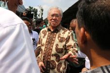 Enggar Pantau Harga...