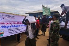 Imigran Rohingya Terima...