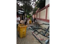 Jendela Kaca Gedung...