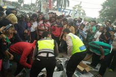 Tabrak Sepeda Motor,...