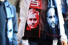 Syal Setengah United-City,...