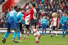 Giroud Selamatkan Arsenal...
