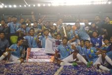 Jadi Pemain Terbaik,...