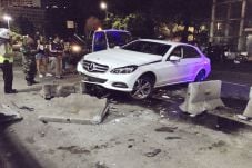 Mobil Mercy Dikemudikan...