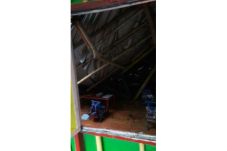 Pohon Tumbang Timpa...