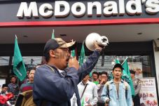 Mc Donald Dilempari...