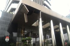 Diterjang Angin Kencang,...