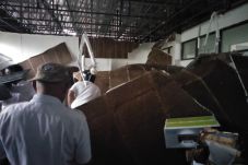 Diterjang Hujan Angin,...