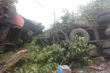 Rem Blong, Truk Gandeng...