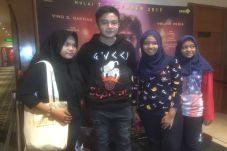 Ikut Nobar Chrisye,...