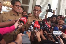 Anies Bakal Tinjau Perda...