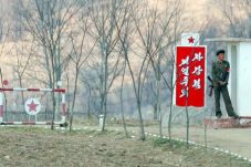 China Bangun Kamp Pengungsian...