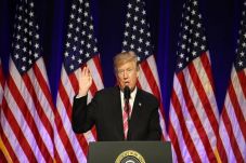 Trump Manfaatkan Serangan...