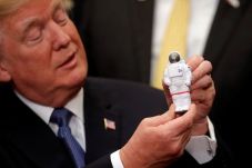 Trump Minta Astronot...