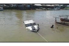 Dihantam Ombak, Speedboat...