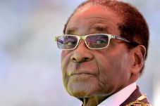 Mugabe Terbang ke Singapura...